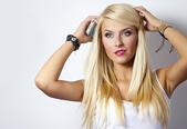 Blonda sieviete (Sievietes)